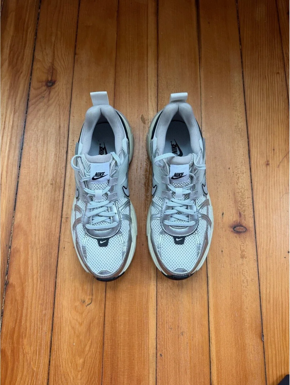 Nike women v2k